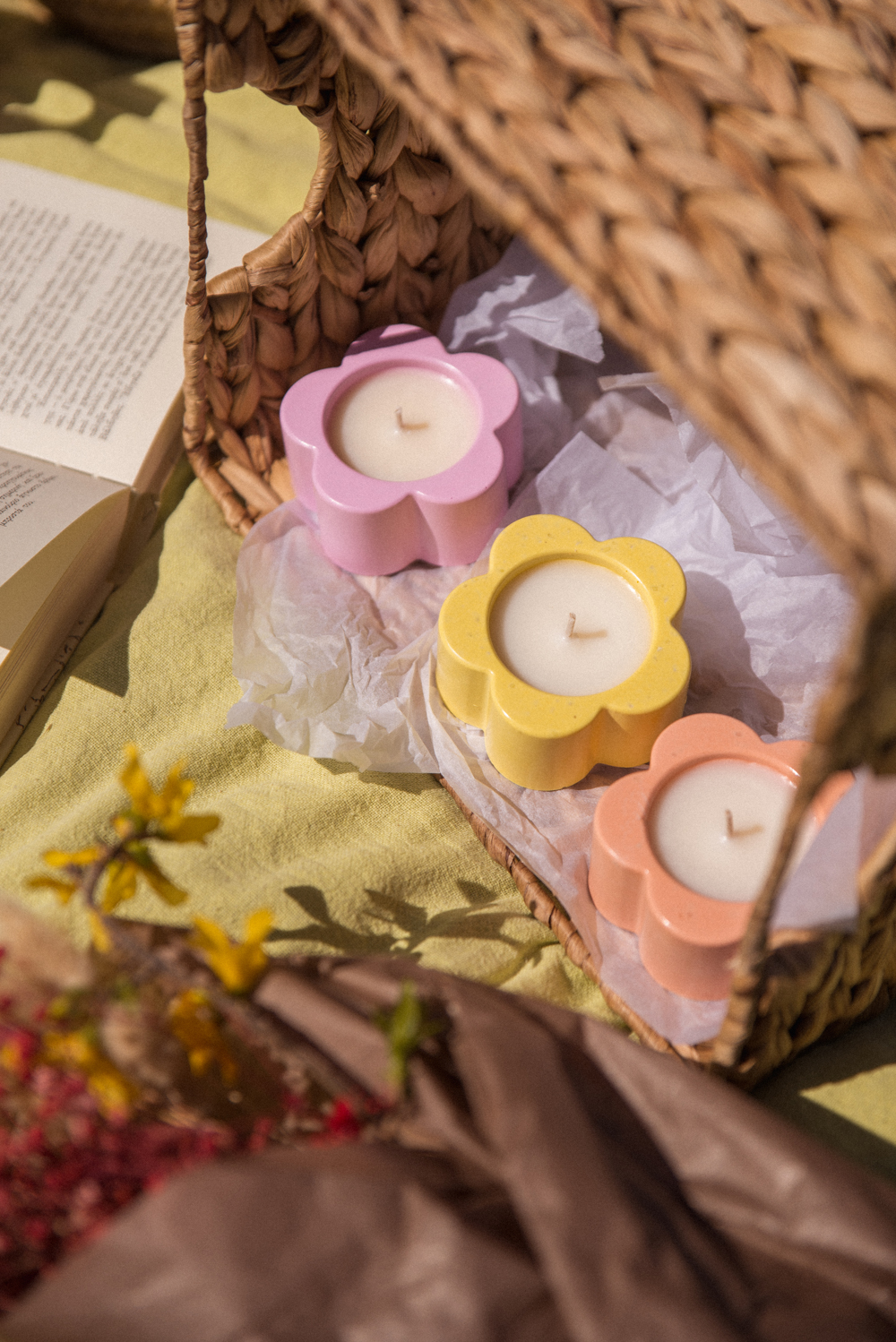 Jesmonite Daisy Candles
